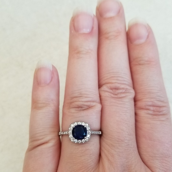 18k Sapphire Ring - Picture 7 of 8